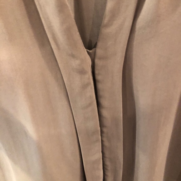 Vince. 100% Silk Olive Green Button Up Blouse M - Picture 3 of 6